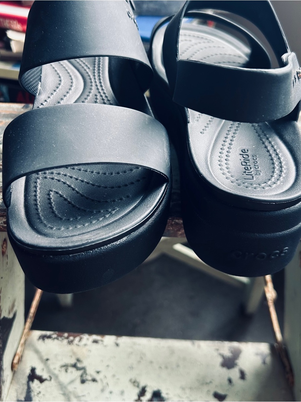 Crocs Brooklyn Women’s Size 9 Black Dual-Strap Low Wedge Sandals - Picture 2 of 7